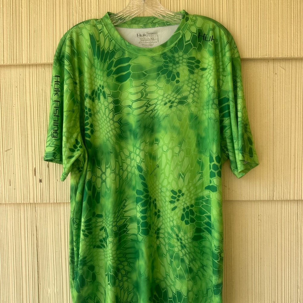 Huk Men's Vibrant Green Short Sleeve Fishing Tee